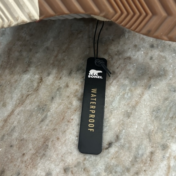 SOREL OUT N ABOUT CONQUEST BOOT
Size 7 NWT green,cream, coral,gray waterproof - Picture 11 of 16